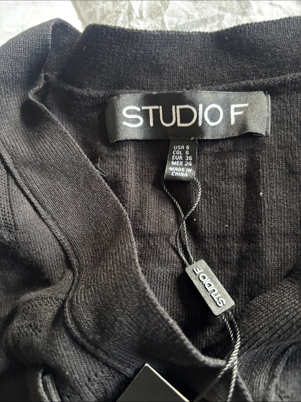 Studio F black crop top sweater - Picture 6 of 10